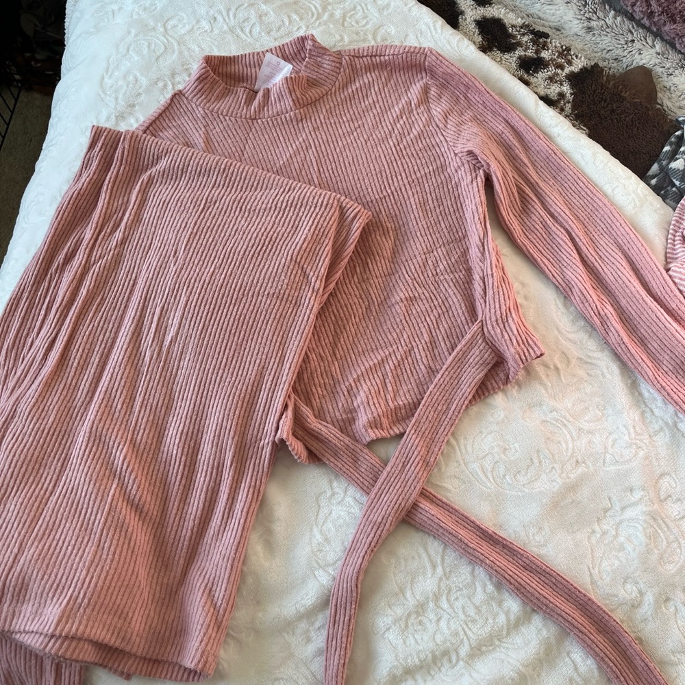 9 separate sets of pajamas. Bought at a variety of places. Sizes XS/S and 1 M❤️